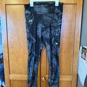 Under Armour Women’s Patterned Black and Gray Leggings